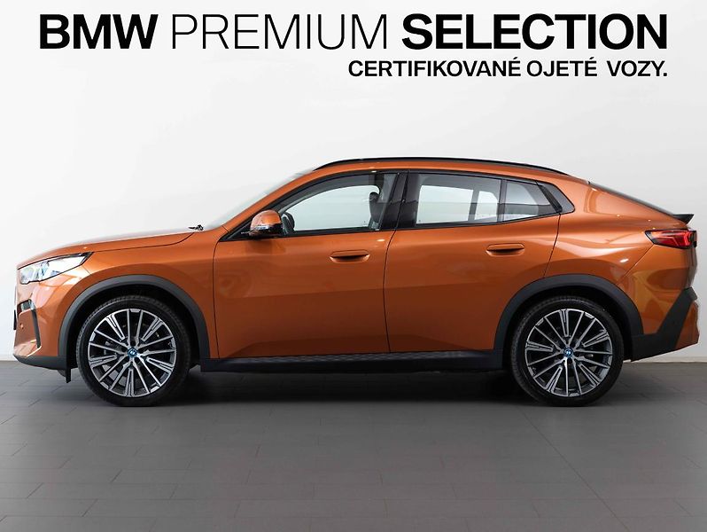 BMW iX2 xDrive30 - fotka 3 z 23
