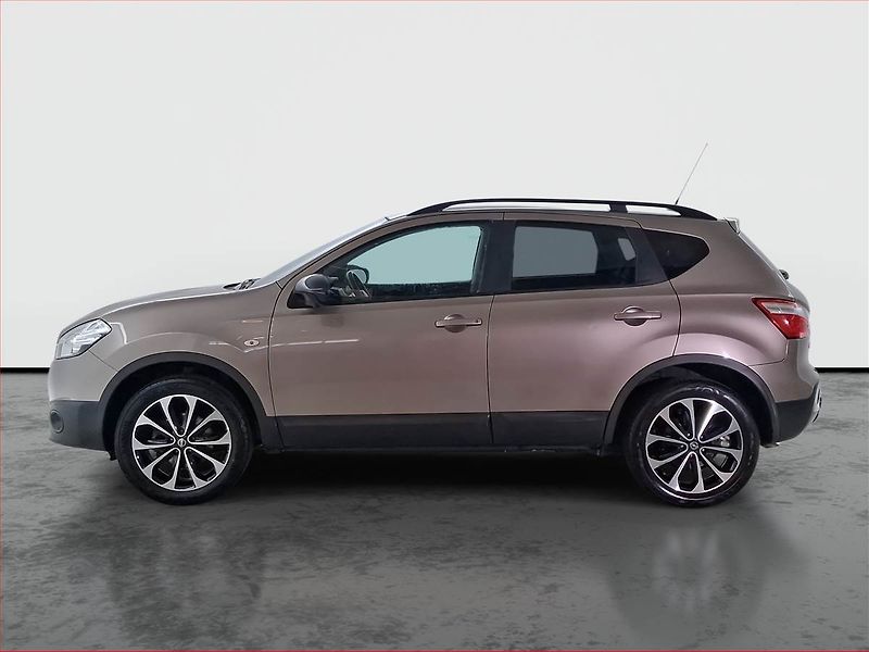 Nissan Qashqai (2013) 1.6, Xenony, Tempomat - fotka 3 z 15