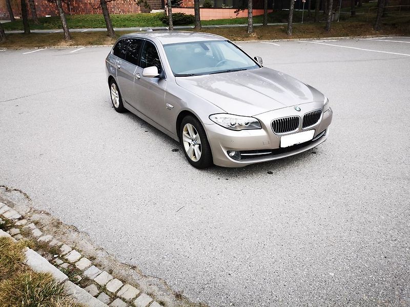 BMW Řada 5 530D XDRIVE TOURING F11 190kW - fotka 20 z 40