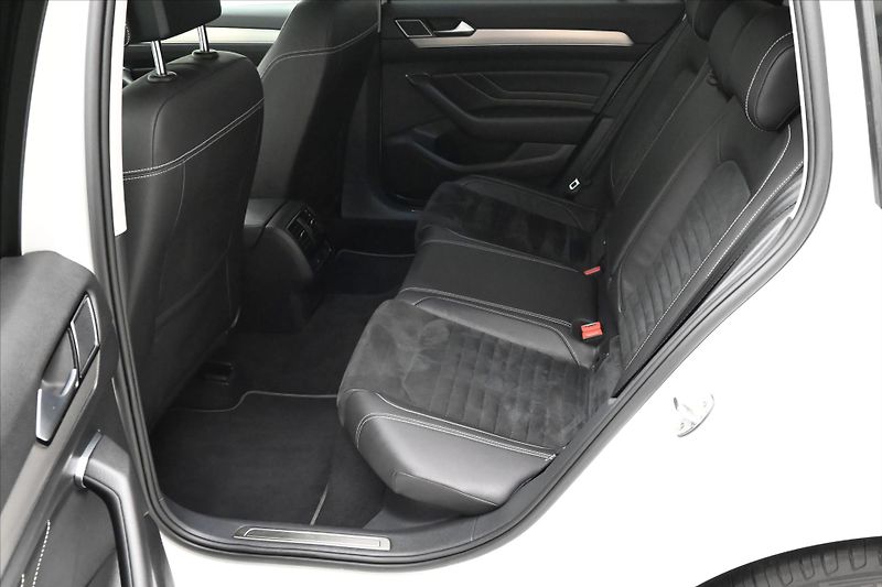 Volkswagen Passat 2,0 TDI 110 kW DSG Elegance Zá - fotka 14 z 33