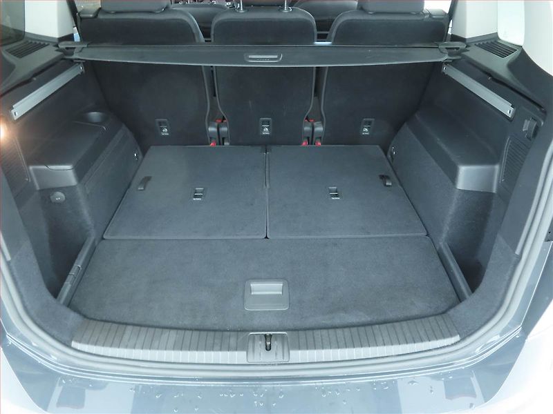 Volkswagen Touran (2023) 1.5 TSI - fotka 14 z 30