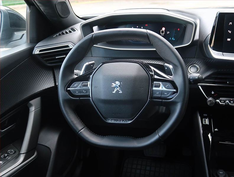 Peugeot 2008 (2023) 1.2 PureTech - fotka 16 z 25