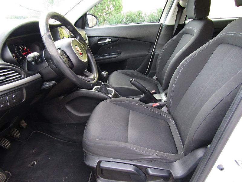 Fiat Tipo (2018) 1.4 16V 70kW - fotka 19 z 39
