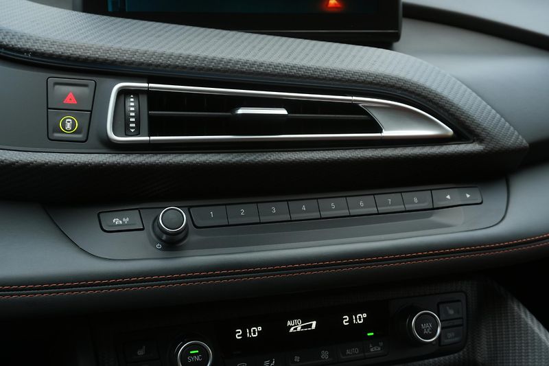 BMW i8 Coupe, Facelift, Lasery - fotka 19 z 28
