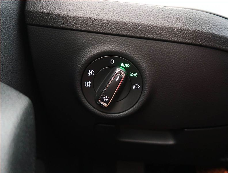 Škoda Superb (2015) Ambition 1.8 TSI, Automat - fotka 19 z 23