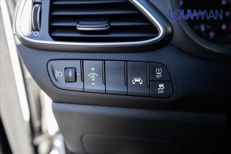 Hyundai i30 1,5 T-GDI Smart MHEV - fotka 8 z 22