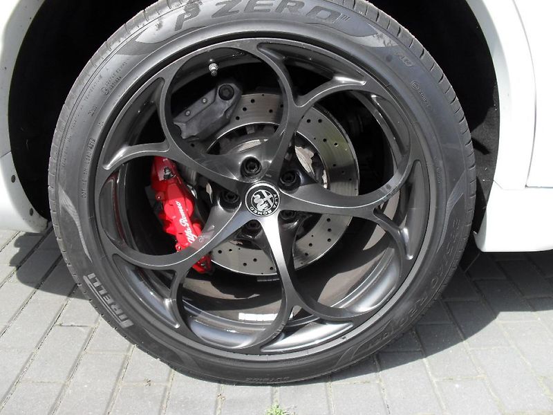 Alfa Romeo Stelvio 2,9 Bi-Turbo V6 Quadrifoglio - fotka 30 z 32