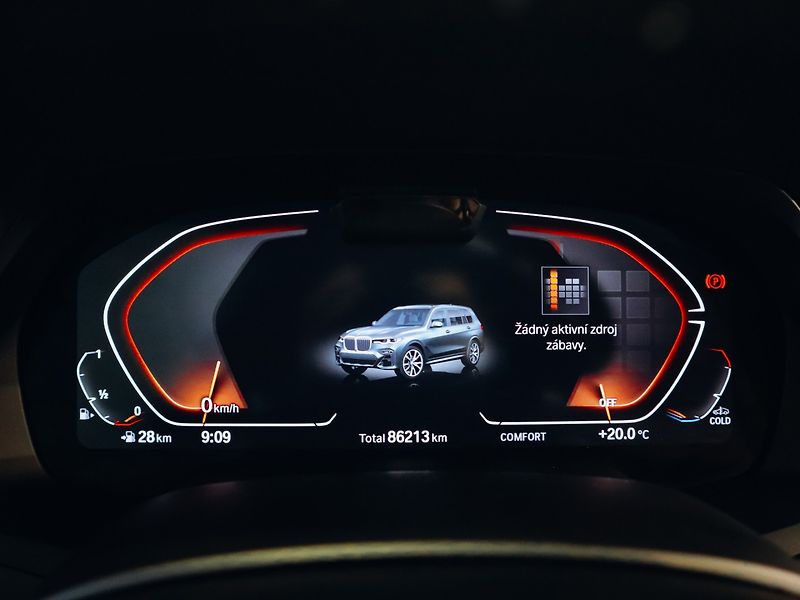 BMW X7 xDrive40i - fotka 13 z 32