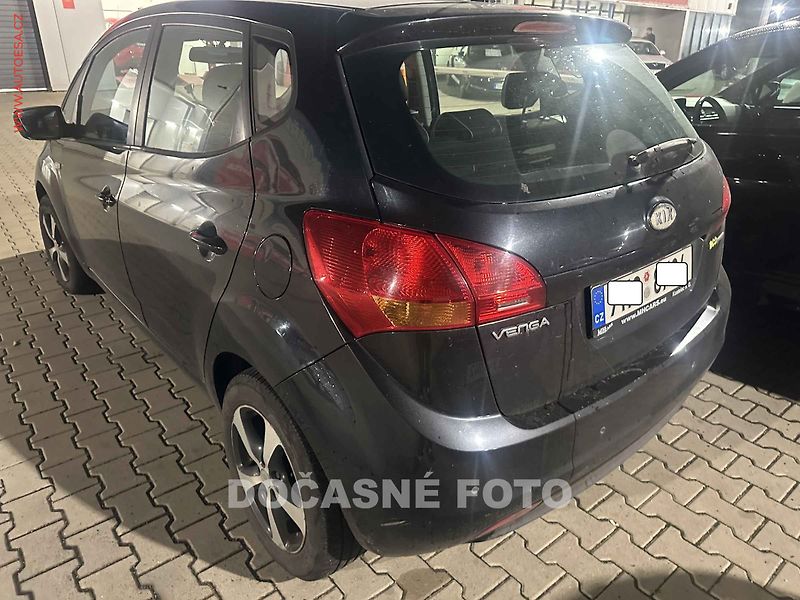 Kia Venga (2010) 1.4i, 2.maj, AC, park. senzor - fotka 2 z 3