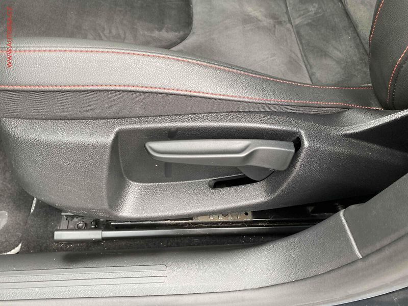Seat Leon (2019) 1.5 TSi, FR, DSG, panor - fotka 12 z 18