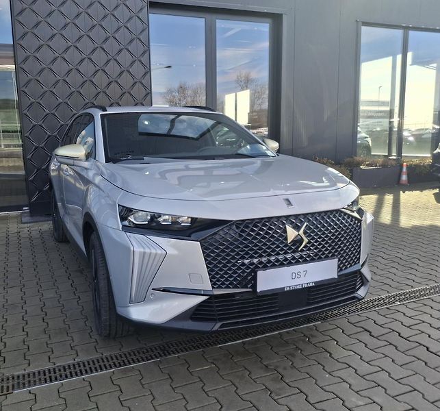 DS Automobiles DS7 (2026) PERFORMANCE LINE 1.5 BlueHDi - fotka 9 z 22