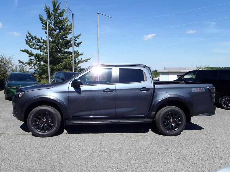 Isuzu D-Max  2.2 Double Cab V-CROSS 4x4 - fotka 5 z 26