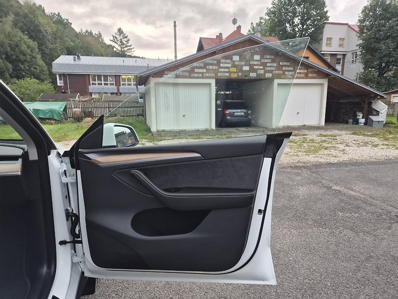 Tesla Model Y ZAMLUVENO ! TZ 92,4% - fotka 40 z 50