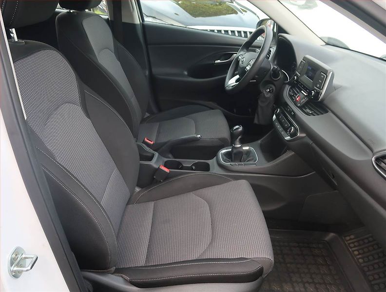 Hyundai i30 (2021) 1.0 T-GDI, ČR,1.maj - fotka 9 z 14