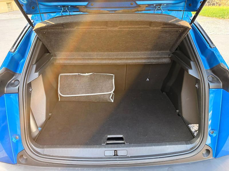 Peugeot 2008 (2020) e-2008 Allure Pack - fotka 15 z 17