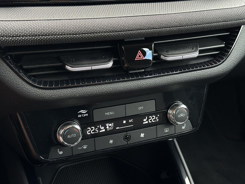 Škoda Fabia 1.0TSi 95PS LED V.Cockpit Clim - fotka 20 z 34
