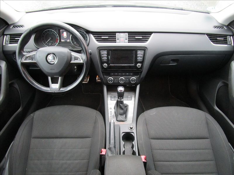 Škoda Octavia Combi 2.0TDi DSG, Scout - fotka 7 z 41