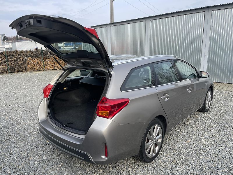 Toyota Auris 1.8i 16v HYBRID AUT NAVI CAM!! - fotka 113 z 166