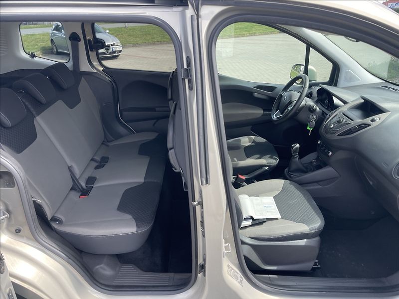 Ford Tourneo Connect 1,5 TDCi Trend Klima bez koroz - fotka 11 z 33