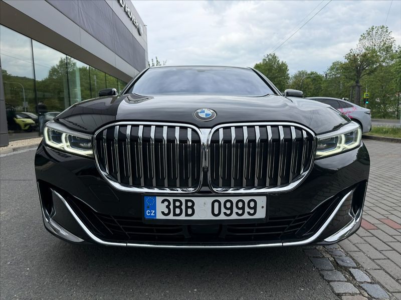 BMW Řada 7 3,0 xDrive 740d - fotka 3 z 39