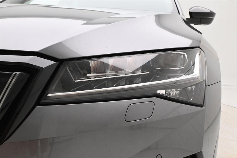 Škoda Superb 1,4 TSI 115kW iV DSG Sportline - fotka 30 z 32