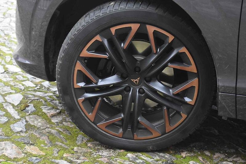 Cupra Terramar vyhoví rodinám i díky příjemným jízdním vlastnostem.