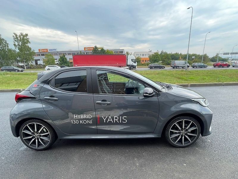 Toyota Yaris 1.5.Hybrid 130 HP GR Sport - fotka 8 z 27