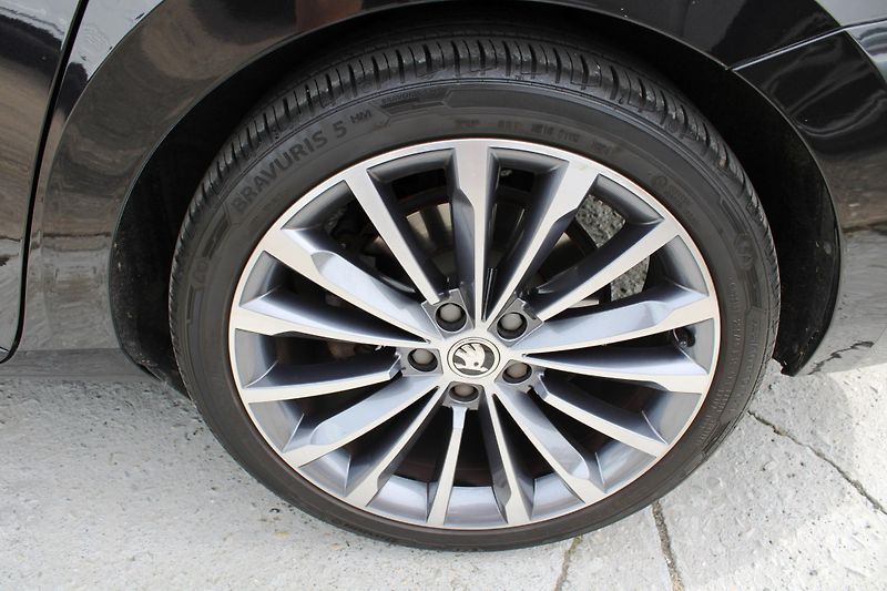 Škoda Superb (2018) 2,0TDI KŮŽE NAVI KLIMA  ALU 19 - fotka 42 z 44