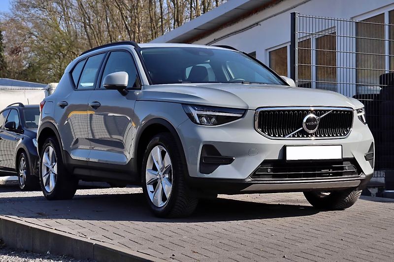 Volvo XC40 T2 Essential Kam LED DAB - fotka 2 z 18