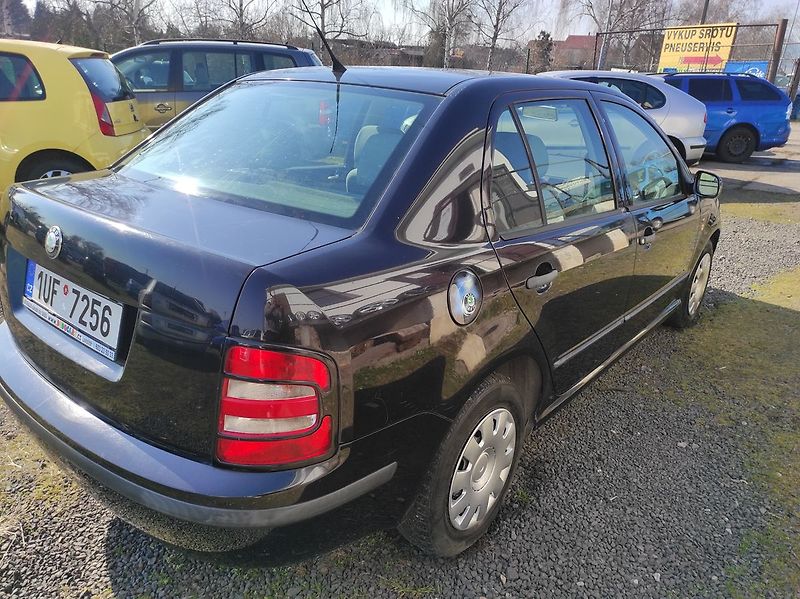 Škoda Fabia 1.4 MPI Comfort - fotka 5 z 25