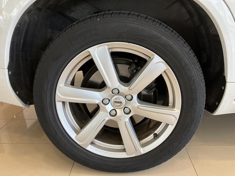 Volvo XC90 D5 AWD Momentum AT8, ČR - fotka 5 z 50