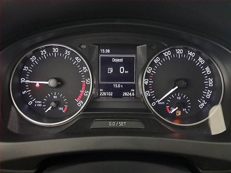 Škoda Rapid (2016) Spaceback 1.4 TDI, Xenony - fotka 11 z 16