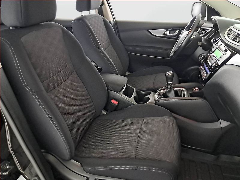 Nissan Qashqai (2015) 1.2 DIG-T, Tempomat - fotka 9 z 17