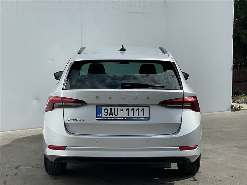 Škoda Octavia 2,0 TDI Combi Ambition Plus KE - fotka 23 z 23