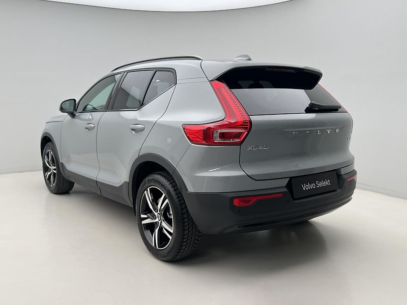 Volvo XC40 B3 DARK PLUS AUT CZ 1. maj. - fotka 11 z 45