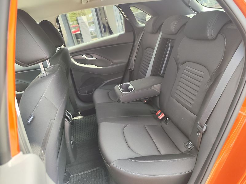 Hyundai i30 1.0 T-GDI/73kW Style DCT - fotka 11 z 37