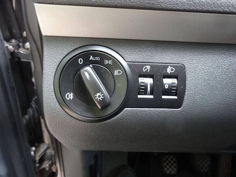 Volkswagen Touran 1.4TSi  Style Plná nádrž - fotka 10 z 13