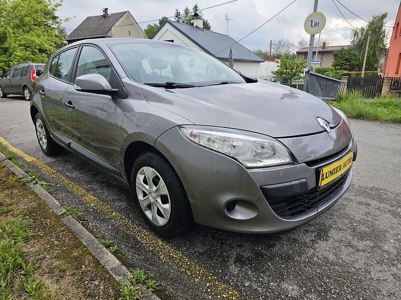 Renault Mégane (2010) 1.6i , KLIMA - fotka 7 z 17