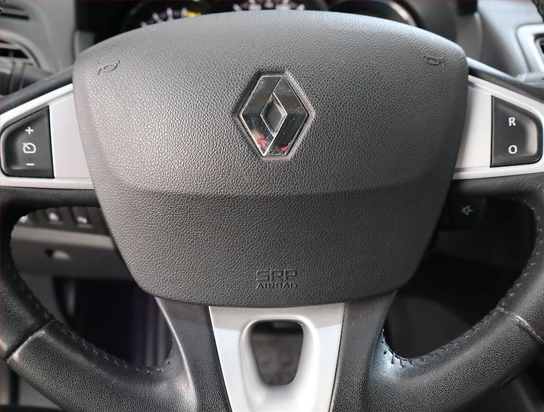 Renault Fluence (2011) 1.6 16V, nová STK - fotka 18 z 18