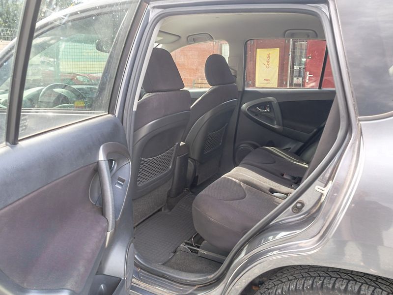 Toyota RAV4 (2009) ČR 2.0D 116KW 4x4 – TAŽNÝ - fotka 37 z 47