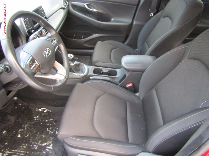 Hyundai i30 (2018) 1.0T-GDi Fastback, ČR - fotka 9 z 20
