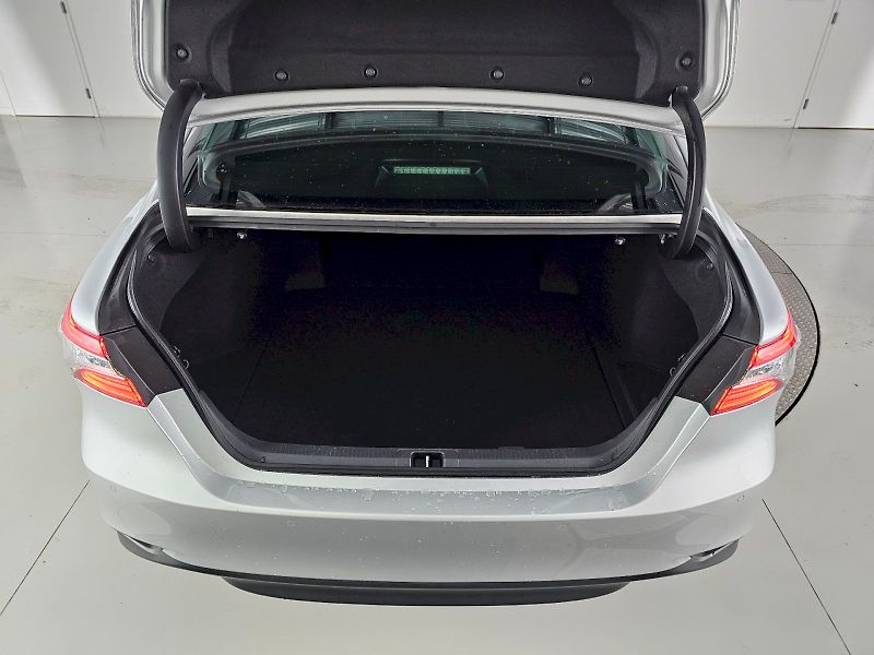 Toyota Camry (2019) 2.5HEV EXECUTIVE - fotka 29 z 29