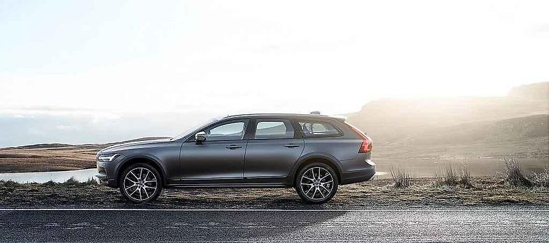 Volvo V90 Cross Country.