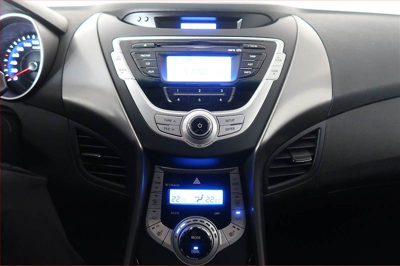 Hyundai Elantra (2011) 1.6, Serv.kniha, Tempomat - fotka 12 z 16