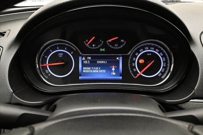 Opel Insignia 2,0 CDTI 103kW Bi-Xen tažné - fotka 16 z 30