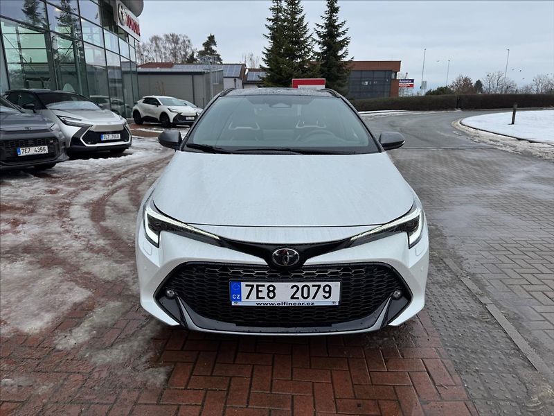 Toyota Corolla 1,8 GR Sport Dynamic - fotka 2 z 12
