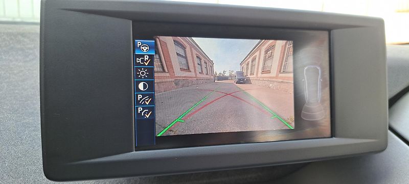 BMW i3 (2015) REX*LED*VÝBAVA*STAV*VÝHŘEV - fotka 31 z 42