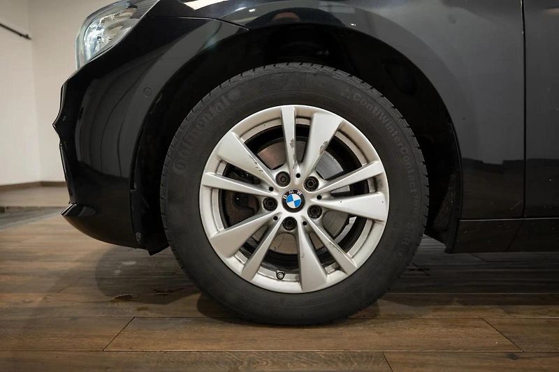 BMW Ostatní 216d Active Tourer - fotka 31 z 32