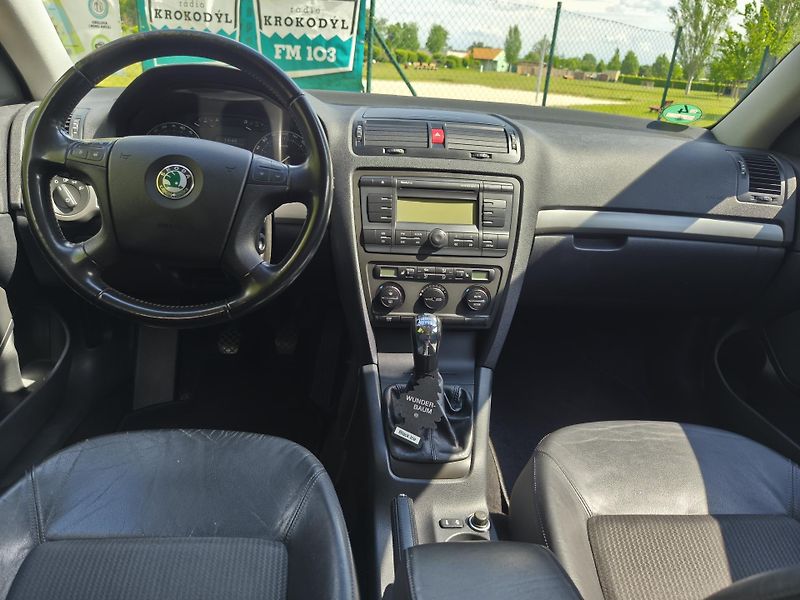 Škoda Octavia 2.0 FSI kombi Elegance LPG - fotka 25 z 29