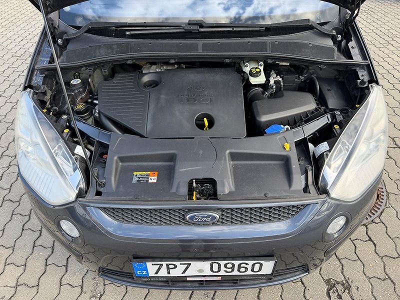 Ford S-MAX 1.8 TDCi 92 kW Titanium 7 míst - fotka 13 z 16